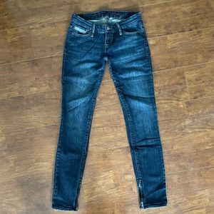 Women’s vintage Ruehl Skinny Denim with Ankle Zippers Size 25
